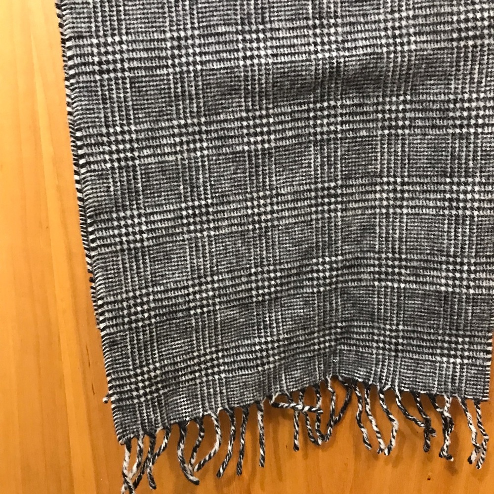 Lord&Taylor Plaid Scarf Glen plaid lambs wool rectangle scarf fringe ends 60x11